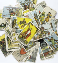 amestecarea cărților de Tarot